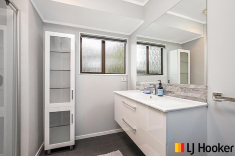 Photo of property in 1/3 Seaward Place, Wattle Downs, Auckland, 2103