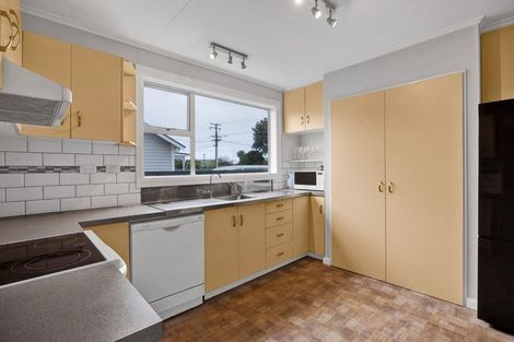 Photo of property in 28 Disraeli Street, Hawera, 4610