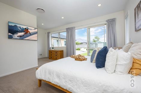 Photo of property in 16 Fruitlands Road, Kumeu, 0810