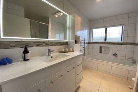 Photo of property in 1/92 Mirrabooka Avenue, Botany Downs, Auckland, 2010