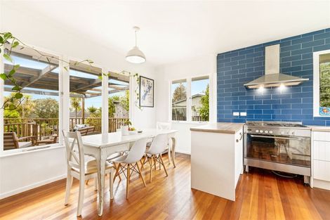 Photo of property in 10 Murray Road, Te Atatu Peninsula, Auckland, 0610