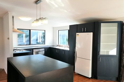 Photo of property in 1/11 Strabo Place, Windsor Park, Auckland, 0632