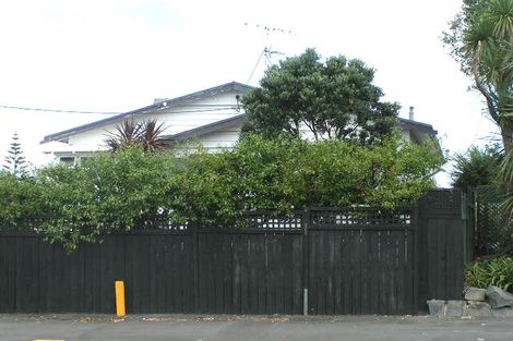 Photo of property in 126 Onewa Road, Northcote, Auckland, 0627