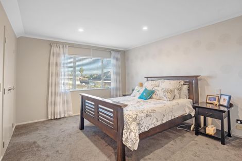 Photo of property in 5 Chateau Rise, Flat Bush, Auckland, 2016