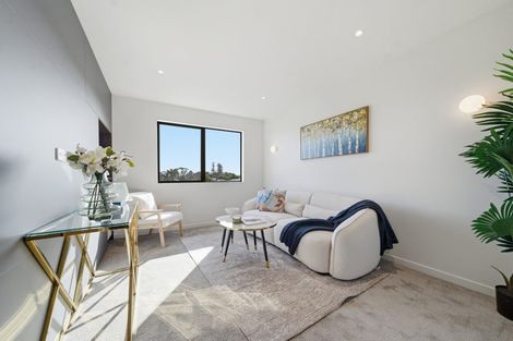 Photo of property in 31 Wallace Road, Mangere Bridge, Auckland, 2022