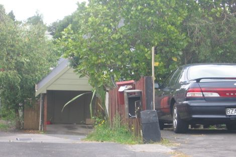 Photo of property in 1/15 Sunward Rise, Glenfield, Auckland, 0629