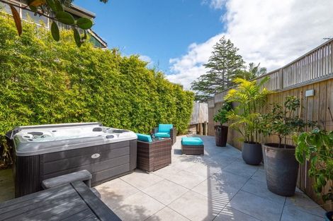 Photo of property in 18 Beulah Avenue, Rothesay Bay, Auckland, 0630