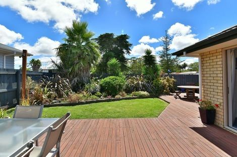 Photo of property in 16 Aitkenhead Court, Parakai, 0830