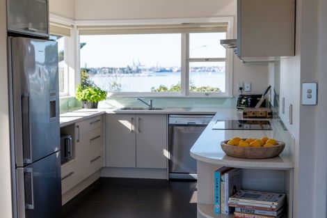 Photo of property in 39 Sylvan Avenue, Northcote, Auckland, 0627