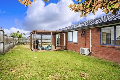 Photo of property in 16 Plumstead Rise, Glen Eden, Auckland, 0602