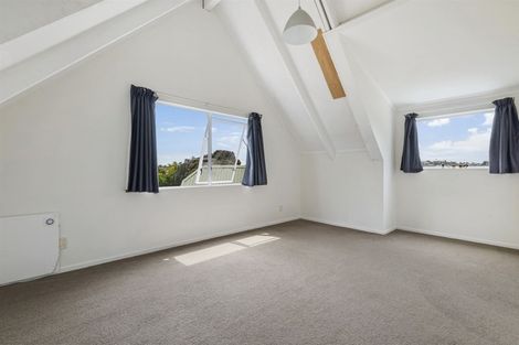 Photo of property in 2/27 Witheford Drive, Bayview, Auckland, 0629