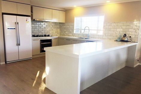 Photo of property in 18 Lorikeet Place, Unsworth Heights, Auckland, 0632