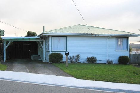 Photo of property in 4 Link Road, Newlands, Wellington, 6037