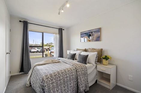 Photo of property in 1/13 Woodlands Crescent, Browns Bay, Auckland, 0630