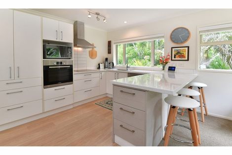 Photo of property in 23 Annalise Place, Orewa, 0931