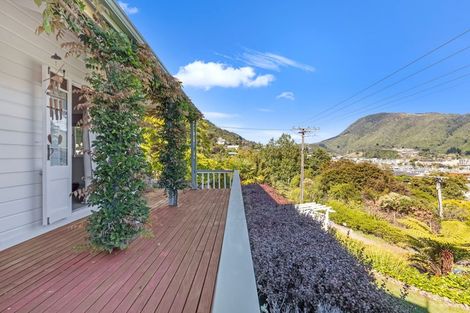 Photo of property in 19 Milton Terrace, Picton, 7220