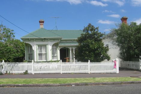 Photo of property in 5 Ewen Alison Avenue, Devonport, Auckland, 0624