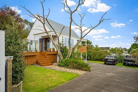 Photo of property in 6a D'oyly Drive, Stanmore Bay, Whangaparaoa, 0932