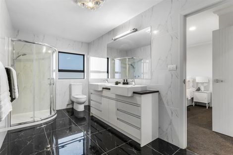 Photo of property in 16 Fernhill Way, Oteha, Auckland, 0632