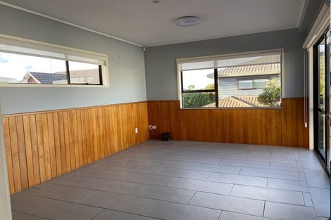 Photo of property in 1/10 Newburn Road, Waiake, Auckland, 0630
