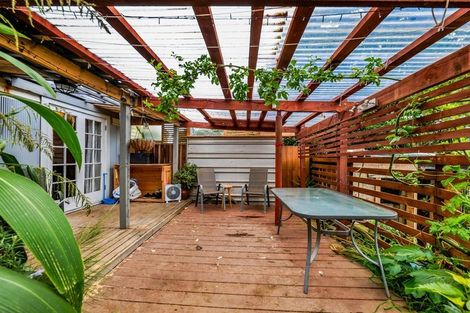 Photo of property in 34 Endeavour Street, Marfell, New Plymouth, 4310