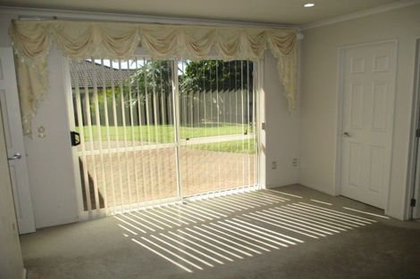 Photo of property in 12 Ballydonegan Rise, East Tamaki, Auckland, 2013