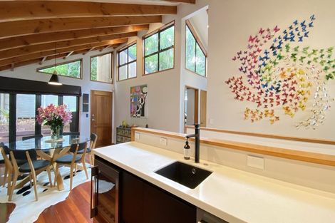 Photo of property in 31 York Road, Titirangi, Auckland, 0604