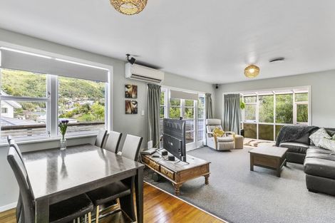 Photo of property in 31 Kiwi Crescent, Tawa, Wellington, 5028