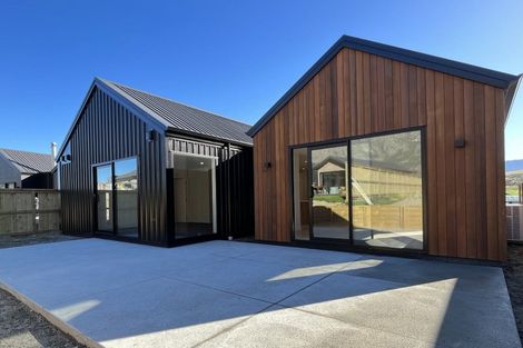 Photo of property in 37 Cheviot Street, Jacks Point, 9371