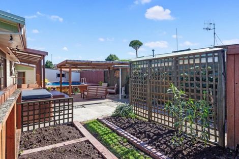 Photo of property in 2 Edgewater Grove, Whakatane, 3120