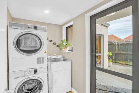 Photo of property in 8b Broadbent Street, Riccarton, Christchurch, 8041