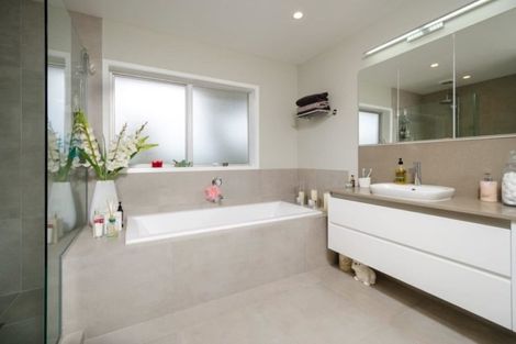 Photo of property in 79 Tawa Road, Kumeu, 0891