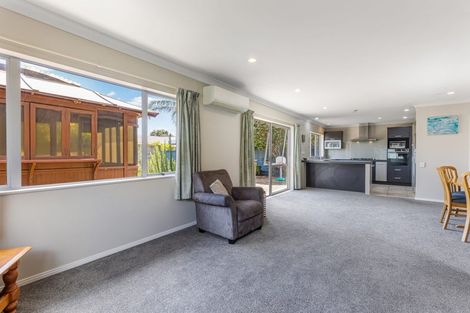 Photo of property in 52 Belfry Place, Wattle Downs, Auckland, 2103