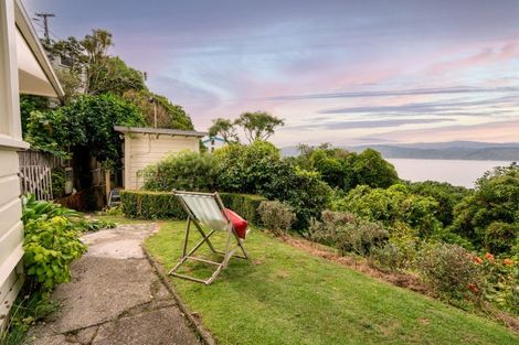 Photo of property in 46 Fortification Road, Karaka Bays, Wellington, 6022