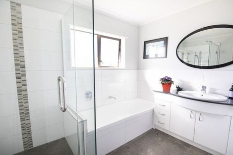 Photo of property in 165 Tait Drive, Greenmeadows, Napier, 4112