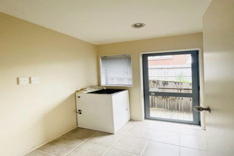 Photo of property in 1 Evelyn Road, Cockle Bay, Auckland, 2014