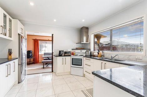 Photo of property in 4 Muscat Place, Henderson, Auckland, 0612