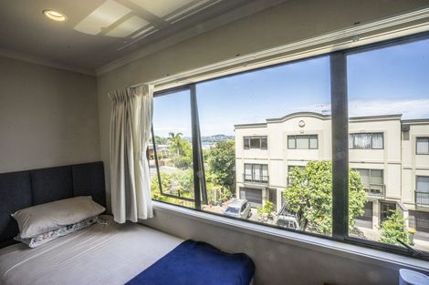 Photo of property in Harbour View Terraces, 2/170 Mokoia Road, Chatswood, Auckland, 0626