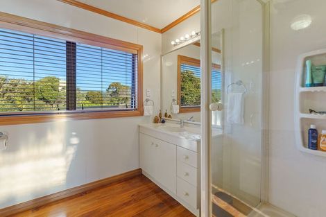 Photo of property in 11 Waiheke Street, Waikanae Beach, Waikanae, 5036