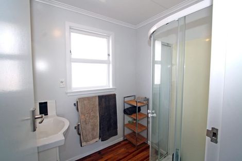 Photo of property in 9 Manu Crescent, Upper Vogeltown, New Plymouth, 4310