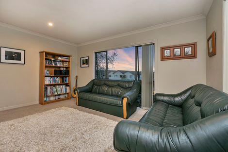 Photo of property in 8 Archer Rayner Place, Greenhithe, Auckland, 0632