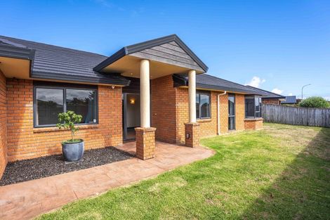 Photo of property in 96 Guildford Drive, Paraparaumu Beach, Paraparaumu, 5032