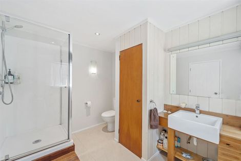 Photo of property in 58 D'oyly Drive, Stanmore Bay, Whangaparaoa, 0932