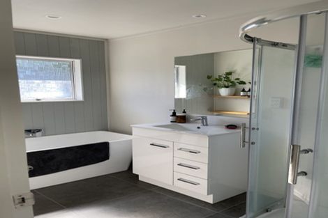 Photo of property in 81 Kemp Road, Massey, Auckland, 0614