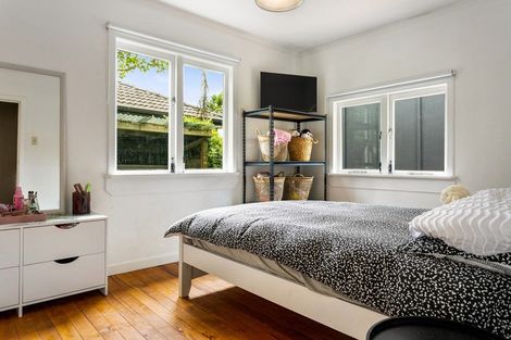 Photo of property in 96 Godley Road, Green Bay, Auckland, 0604