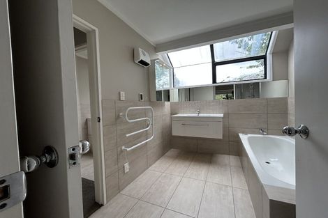 Photo of property in 17a Karetu Road, Greenlane, Auckland, 1051
