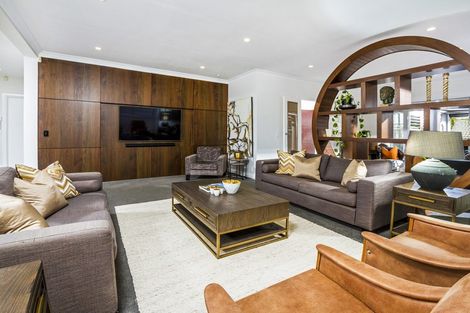 Photo of property in 17 Ocean View Road, Milford, Auckland, 0620