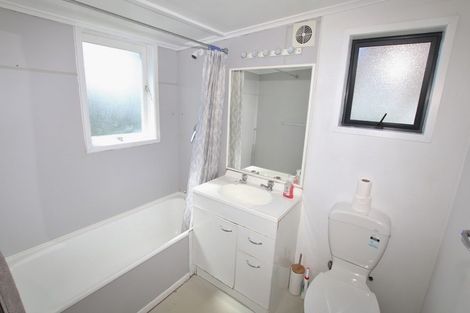 Photo of property in 10a Lewis Street, Blockhouse Bay, Auckland, 0600