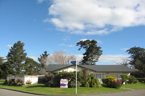 Photo of property in 2 Frood Street, Bulls, 4818