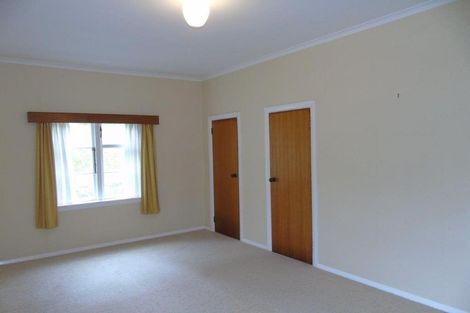 Photo of property in 8 Park Avenue, Tawa, Wellington, 5028